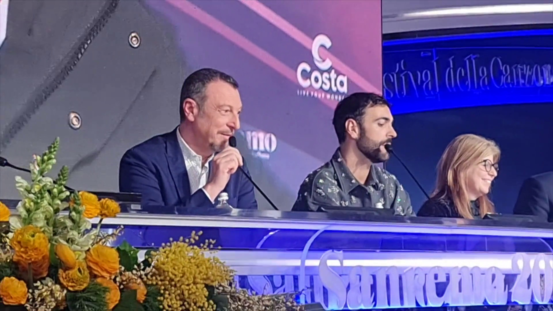 Sanremo, Amadeus e Mengoni cantano insieme “Bella ciao”