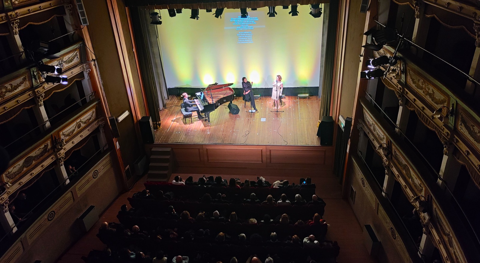 Piazza Armerina, applausi ed emozioni per il debutto di “Uomini non sono alberi” su Kurt Weill