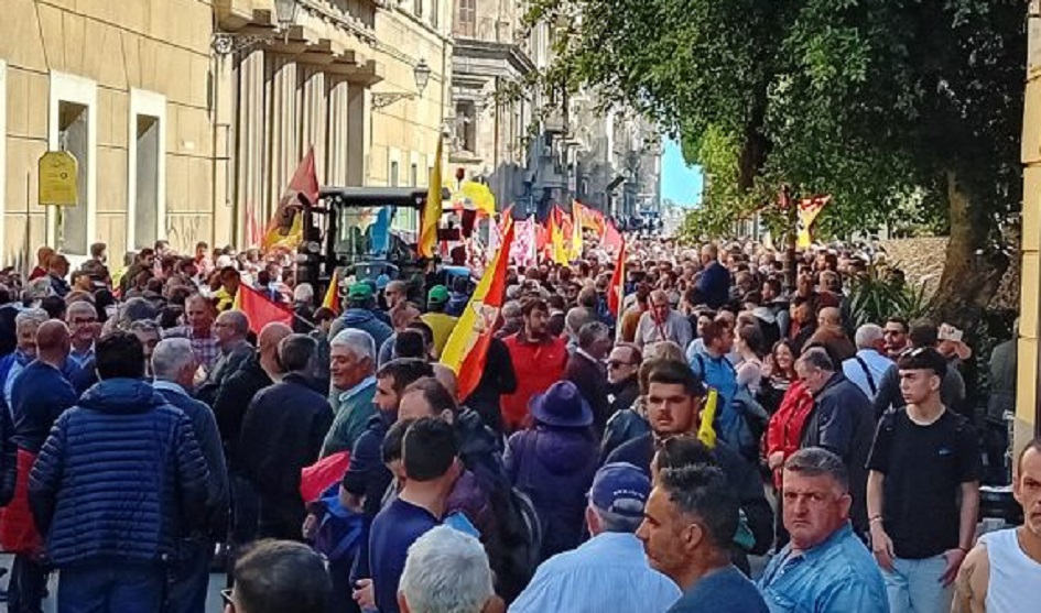 Agricoltori, in migliaia in corteo a Palermo