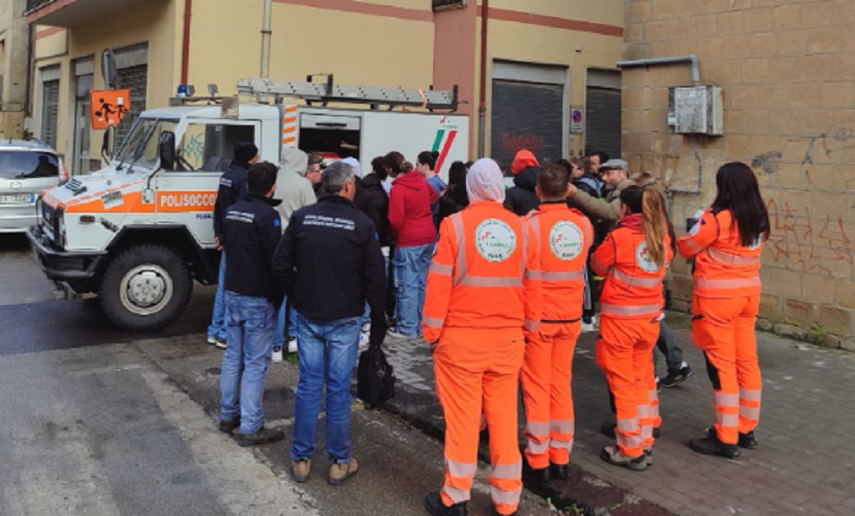 Scuola De Amicis, lezione di Protezione civile