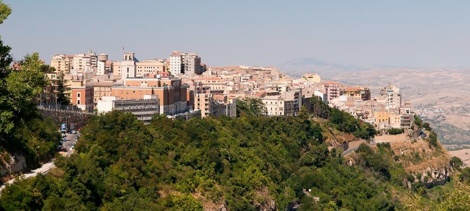 La politica ed i personaggi in cerca d’autore