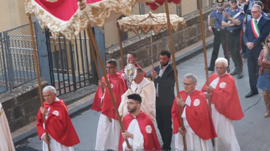 Corpus Domini a Calascibetta, stop del vescovo ai politici