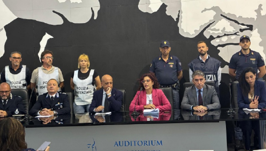 Droga e telefonini in carcere col drone, ecco chi sono gli arrestati
