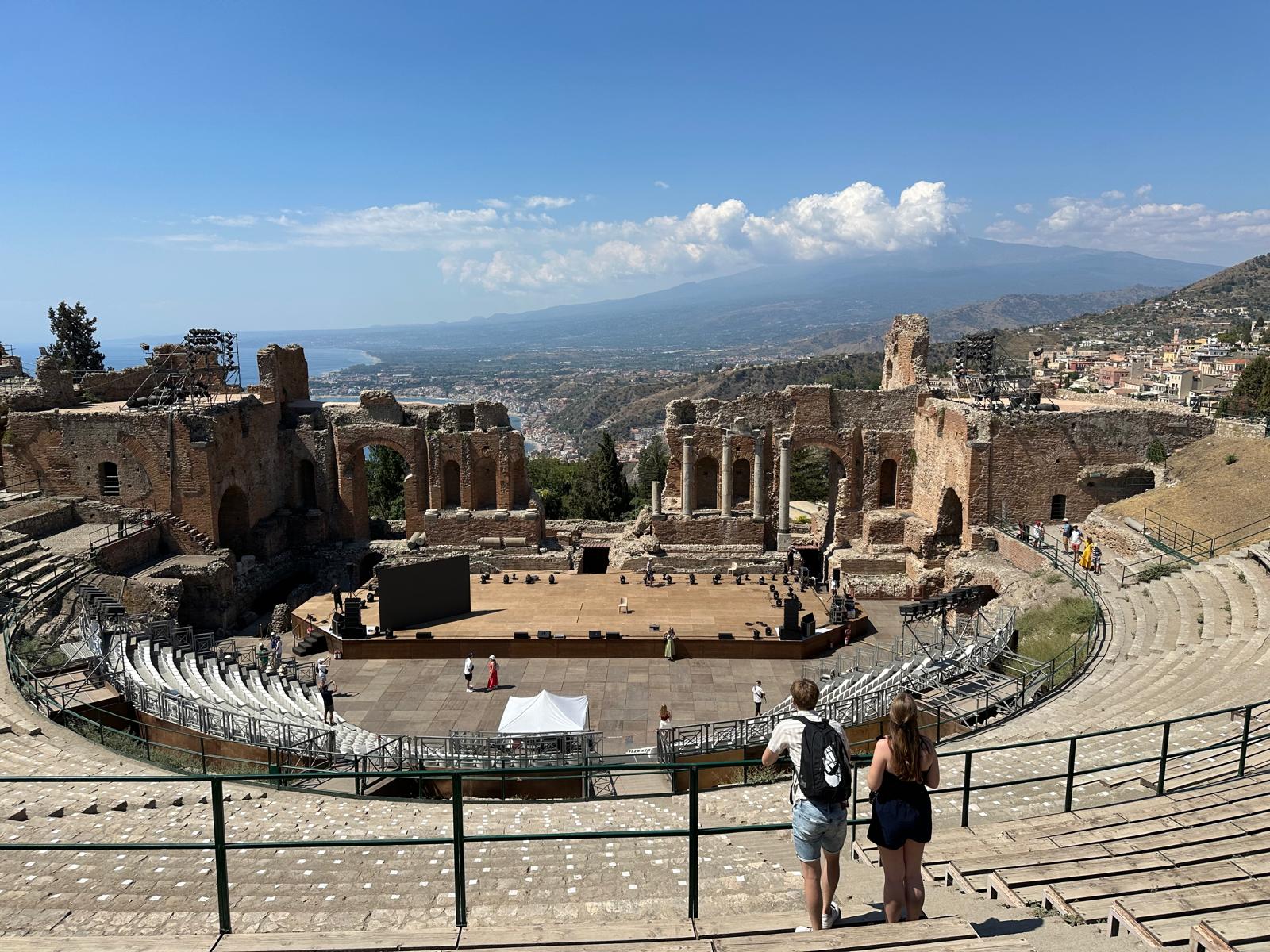 A Ferragosto aperti tutti i siti di Taormina, Naxos e Isola Bella. Visite serali al Teatro Antico fino al 16
