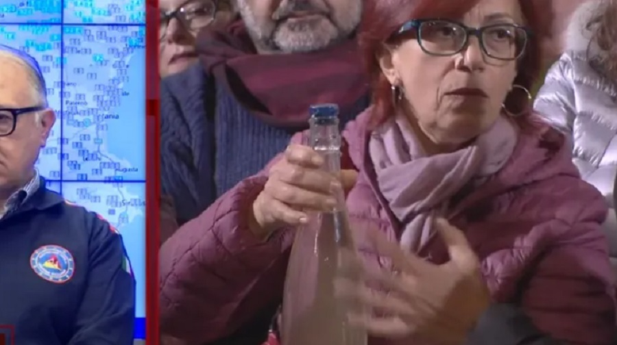 Acqua, “valori nella norma” ma restano dubbi sul colore giallo