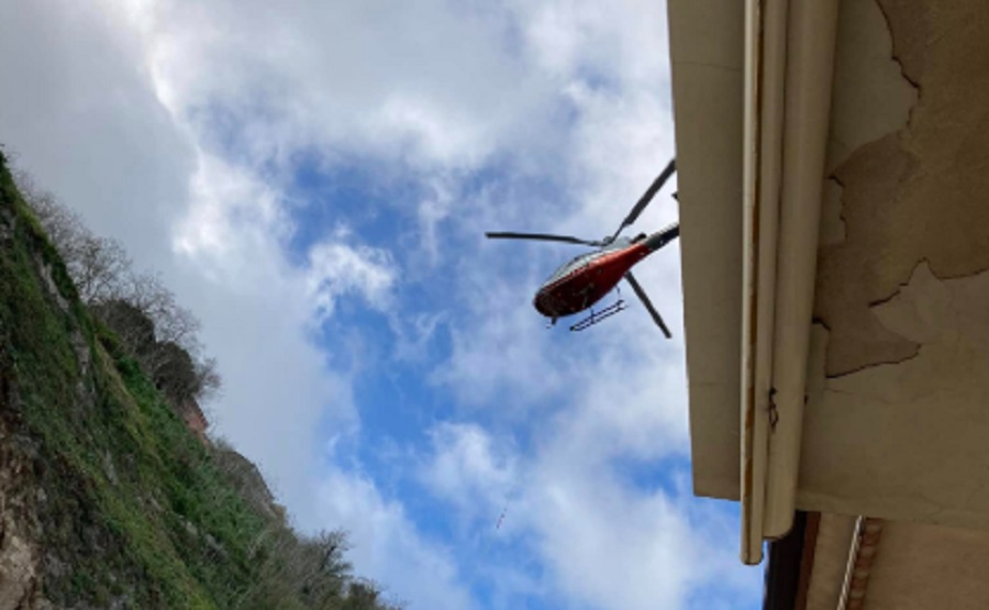 Frana in via Pergusa, lavori per sistemare la rete sul costone
