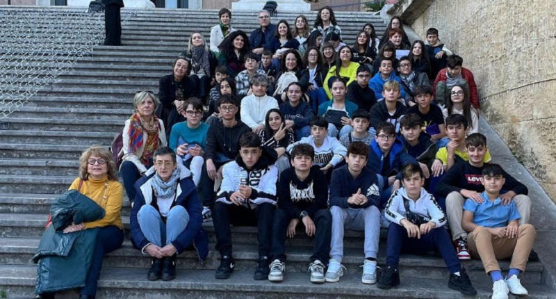 Alunni e docenti della scuola Verga di Calascibetta al teatro Massimo di Palermo