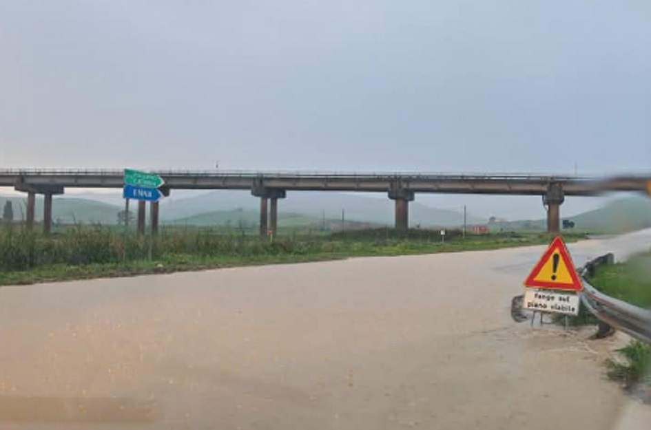 Maltempo, allagata la zona industriale del Dittaino