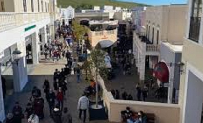 Outlet Village, via allo shopping di primavera con show e occasioni sulle nuove collezioni
