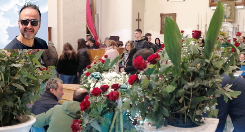 Folla per i funerali di Filippo, le lacrime della moglie e dei figli
