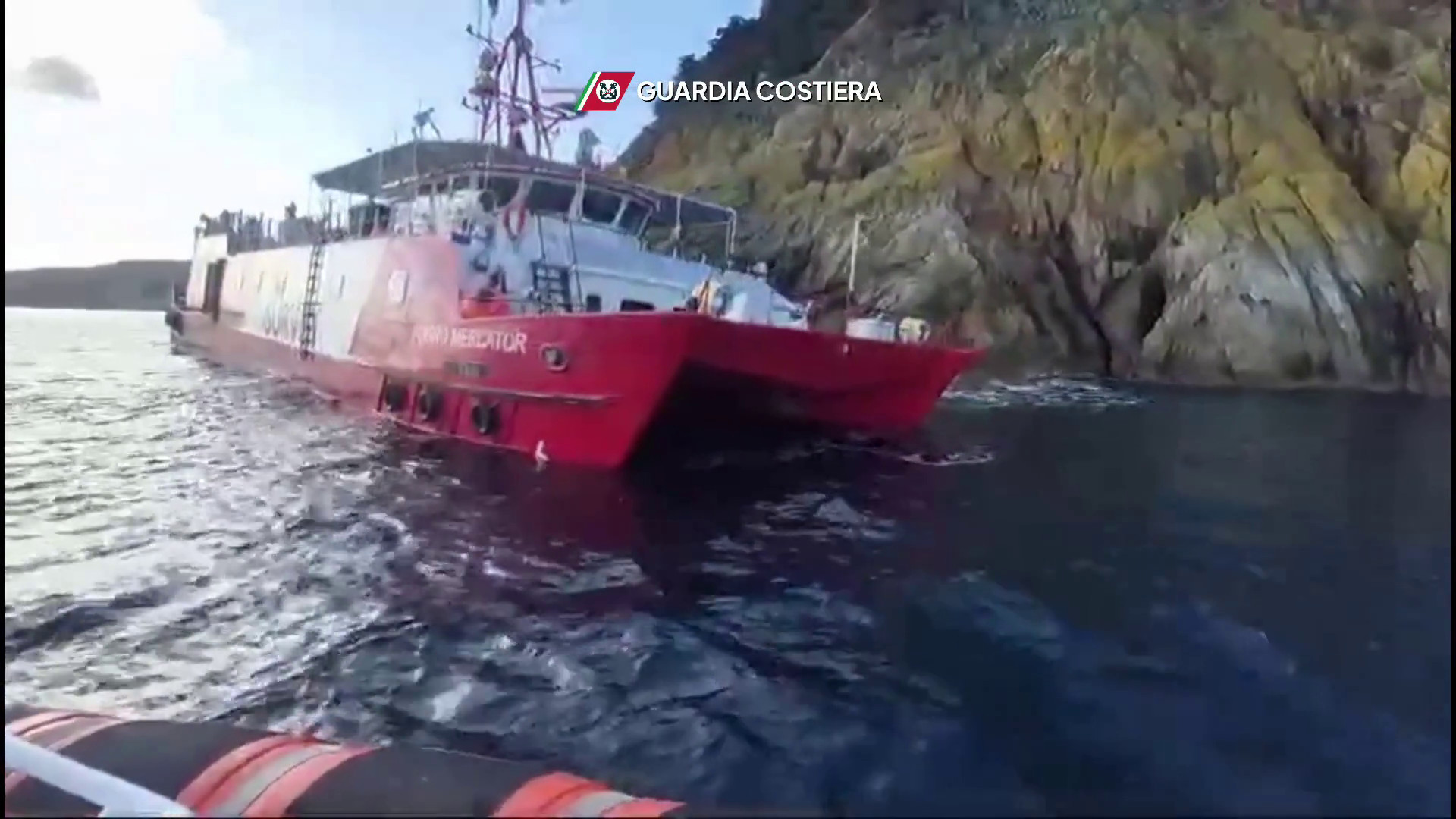 Nave oceaonografica si incaglia all’Isola Elba, salvate 11 persone