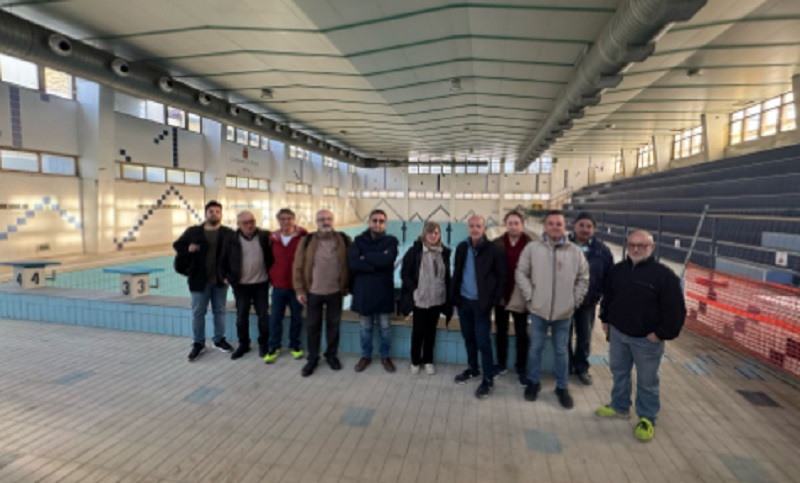 Piscina coperta, Campanile, “non ci sono ritardi nei lavori”