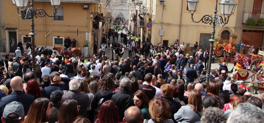 Festa di San Giuseppe, bagno di folla a Valguarnera