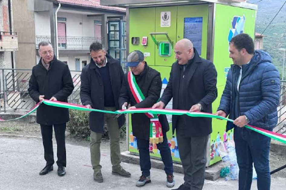 Gagliano, due mangiaplastica per risparmiare sulla Tari