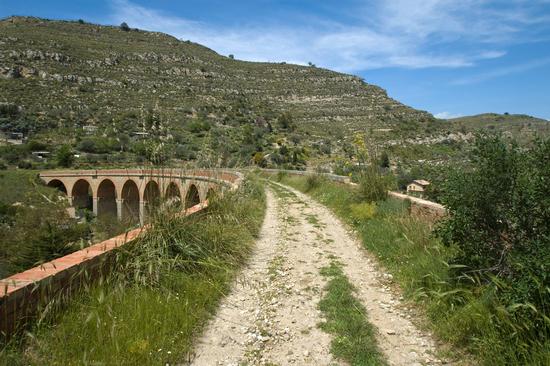 Una passeggiata tra le antiche zolfare e la vecchia ferrovia Dittaino-Assoro-Leonforte