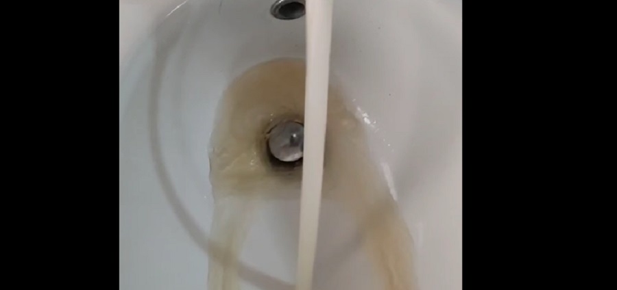 Nuovo caso di acqua torbida, liquido giallastro dai rubinetti di Enna