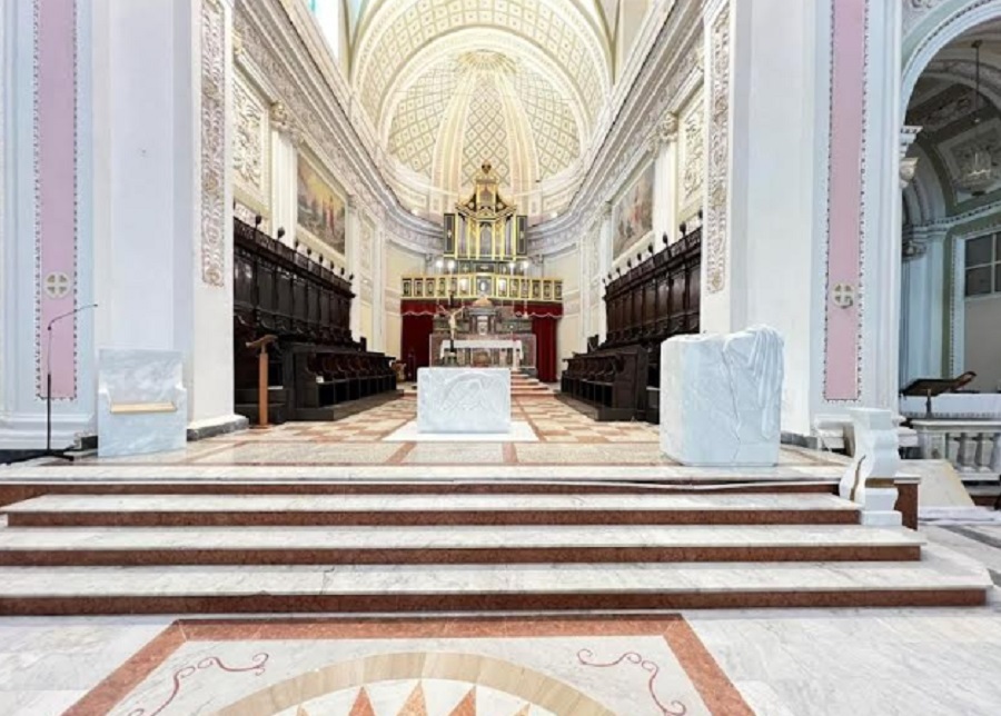 Altare della chiesa Madre, consacrazione l’11 maggio