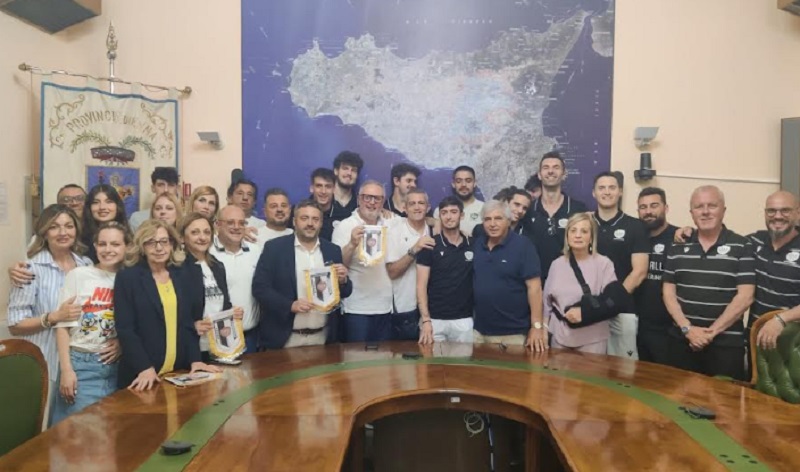 La promozione della Siaz basket, squadra ricevuta al Libero consorzio