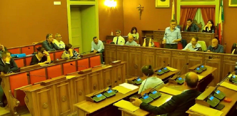 Caso politico a Enna, Ferrari (FdI) contro il sindaco, Dipietro, “sei in Consiglio grazie a me”