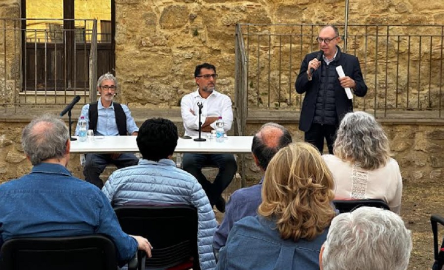 Urban center di Enna, presentato il libro di Albanese