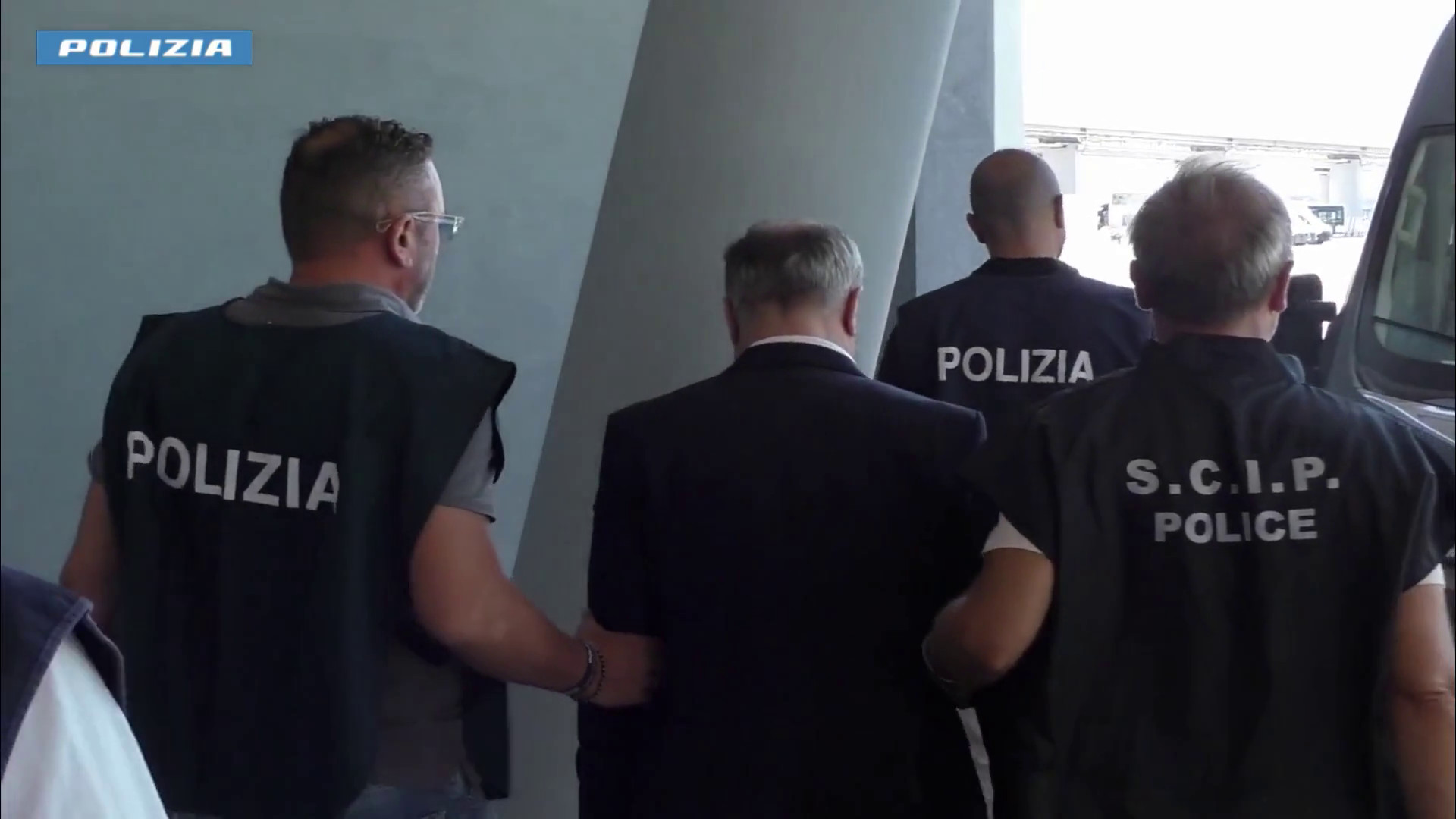 Estradato dall’Albania un latitante condannato a 25 anni a Salerno