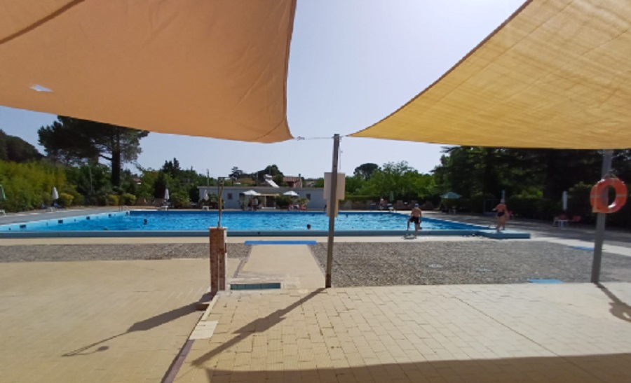 Tutti in piscina a Pergusa, sabato l’apertura, ecco orari e tariffe